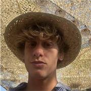 Mi chiamo Lorenzo, sono un laureando in Lingue Straniere moderne e posso aiutarvi con i compiti di lingue, ma non solo.